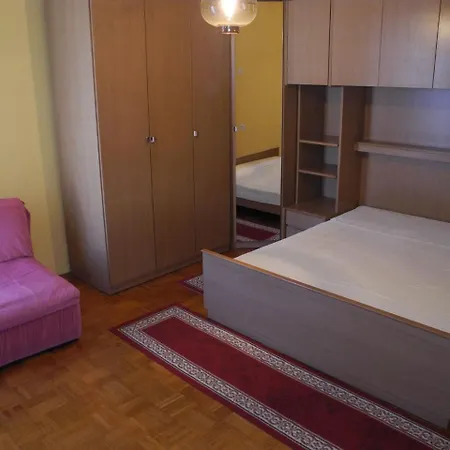 Apartment In 33178 *