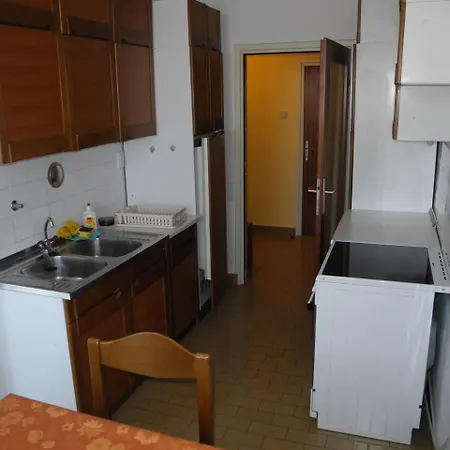 In 33178 Apartment *